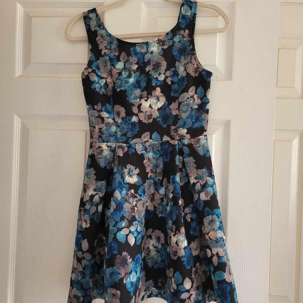 love...ady Pink and Black Logo Tag on Light Gray Fabric